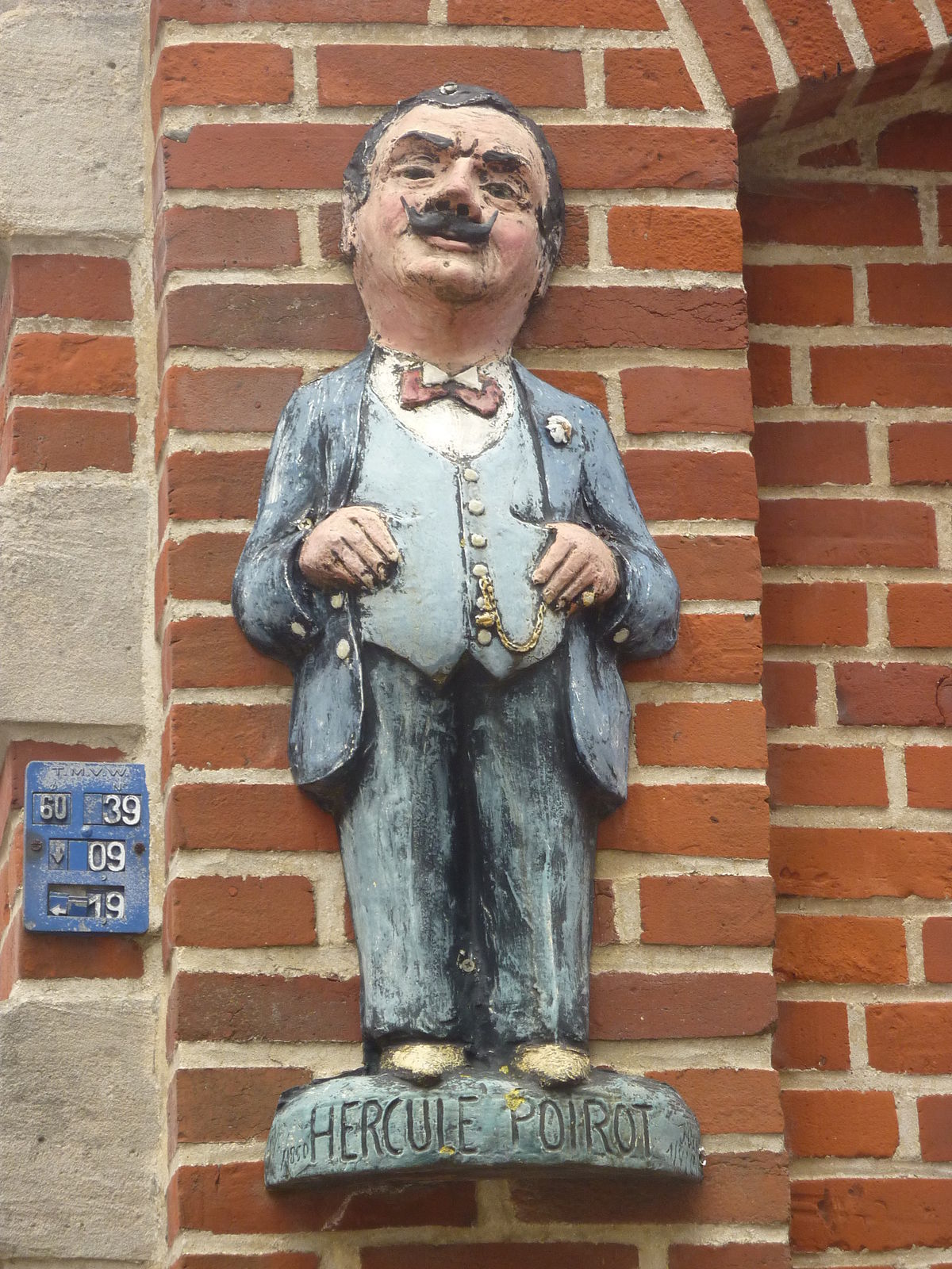 1200px-2011-07-26_Belgique_-_Ellezelles_-_Hercule_Poirot_002.jpg
