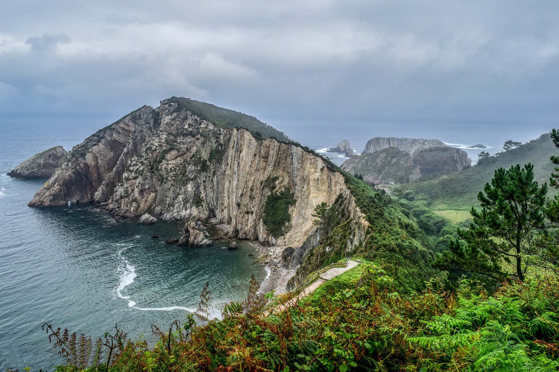 15-asturias-playa-montaña-pixabay.jpg