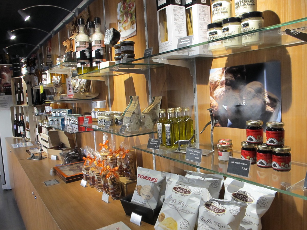 Maison-de-la-Truffe-Boutique-1.jpg