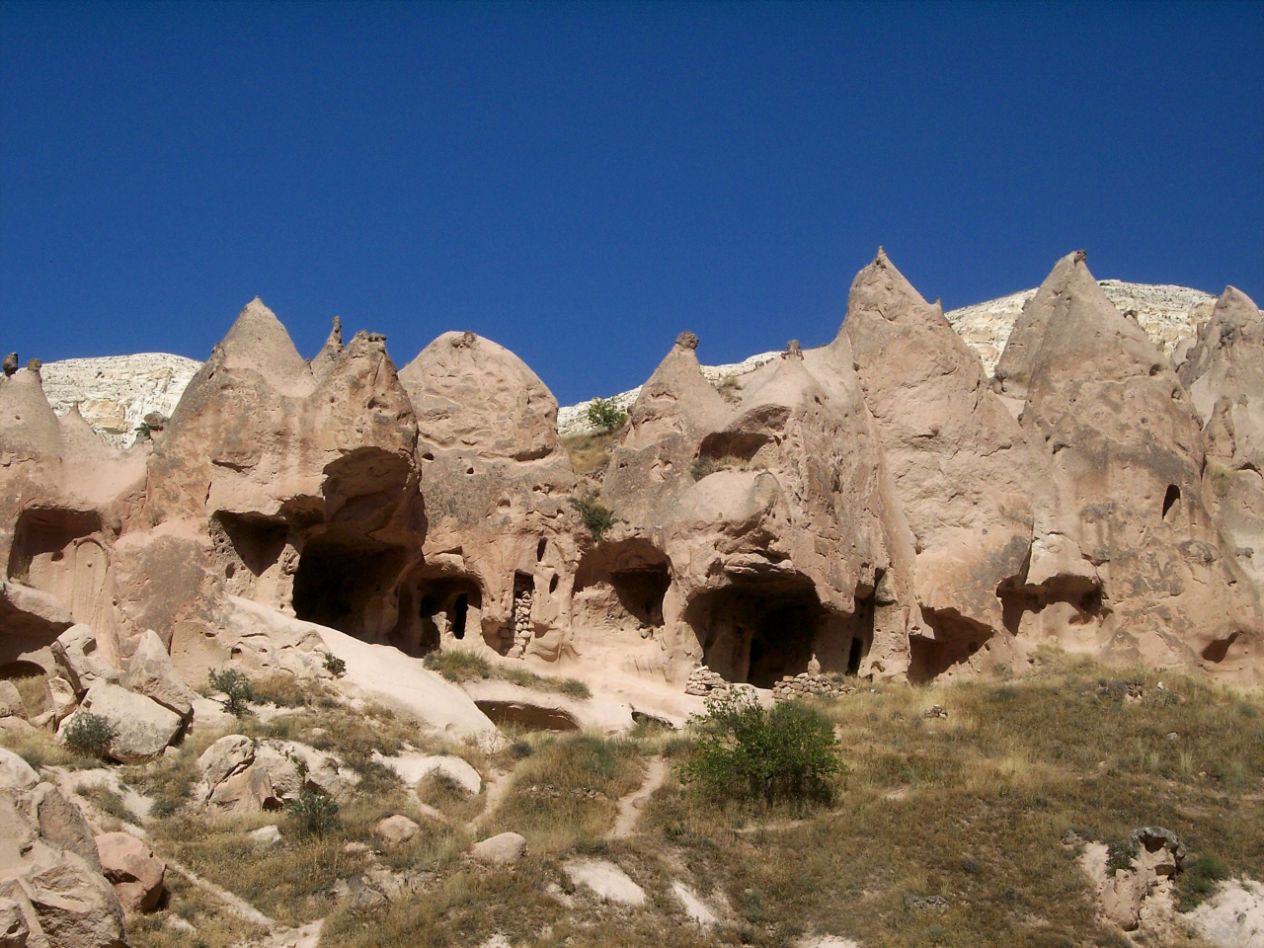 Zelve-valle-Capadocia--foto-wikipedia-lugaresdeaventura.jpg