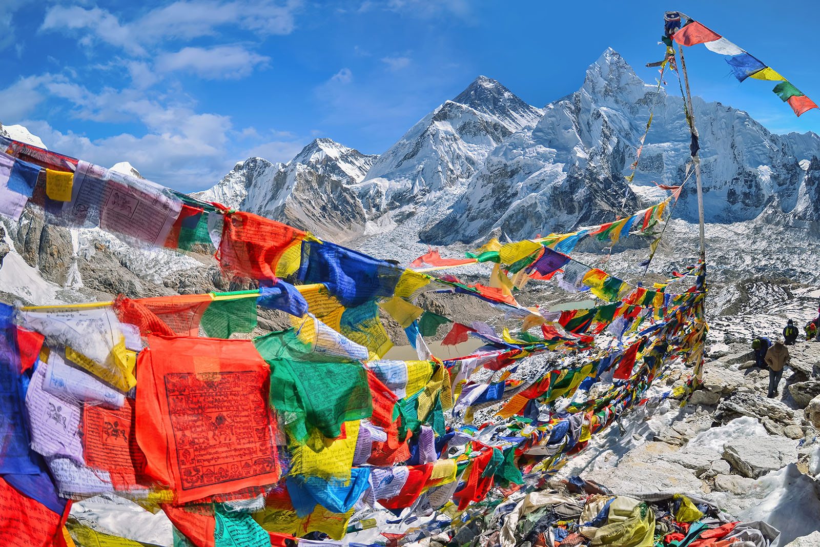 Los sherpas proponen al gobierno nepalí aprovechar el “cierre del Everest” para limpiarlo