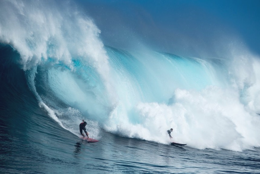 Vídeo: Miguel Tudela surfea las "monstruosas" Olas en Hawaii 