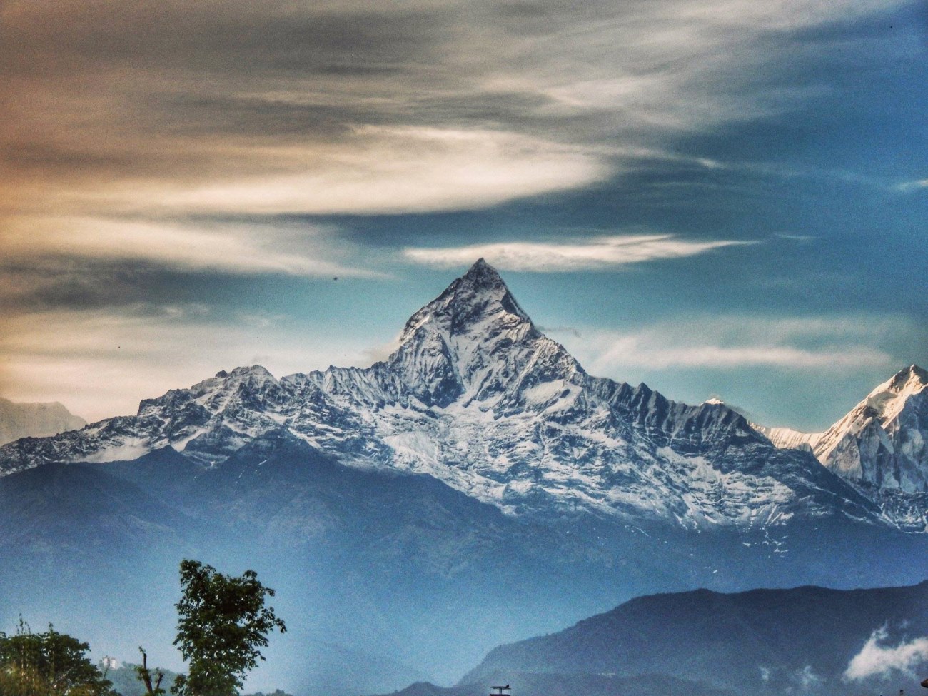 Machhapuchhare, la montaña del Himalaya que sigue virgen porque está prohibido subir