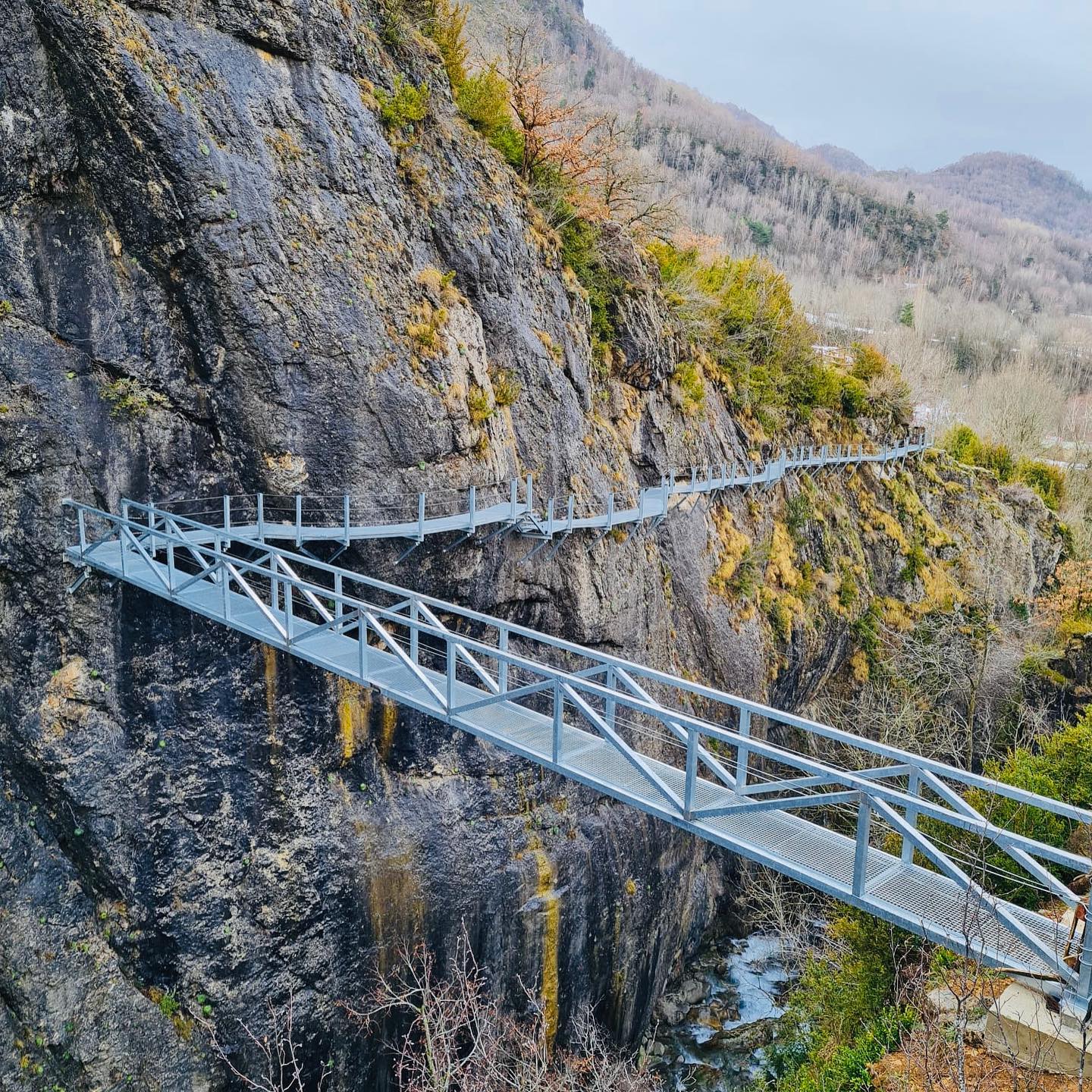 Panticosa pone pasarelas para recorrer el desfiladero del Caldarés desde las alturas