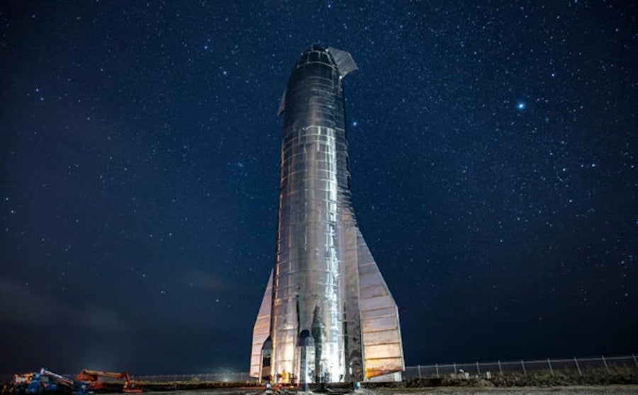 ¿Quieres viajar al espacio? Millonario japonés busca tripulación para orbitar la Luna