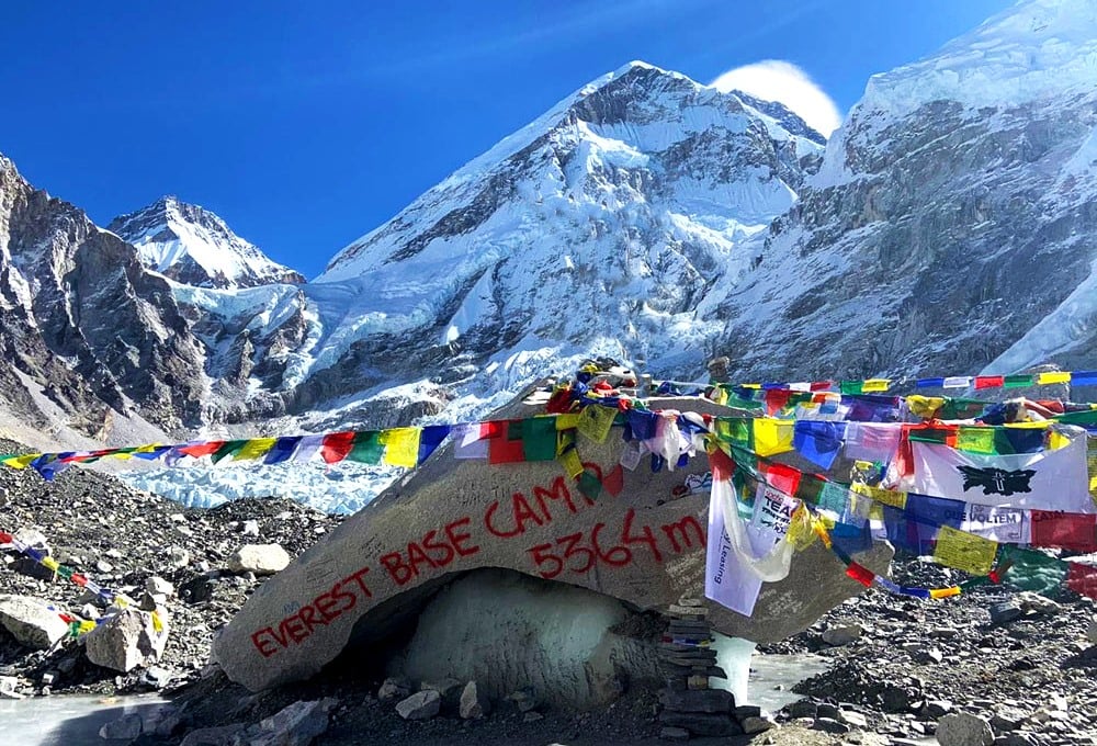 La Covid-19 llega al Everest y puede poner en riesgo el ascenso de Kilian