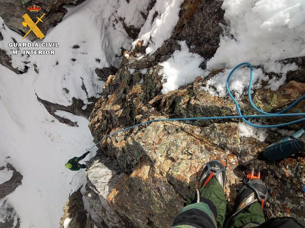 Rescatados cuatro alpinistas de Barcelona sepultados por un alud en el corredor de Estasen