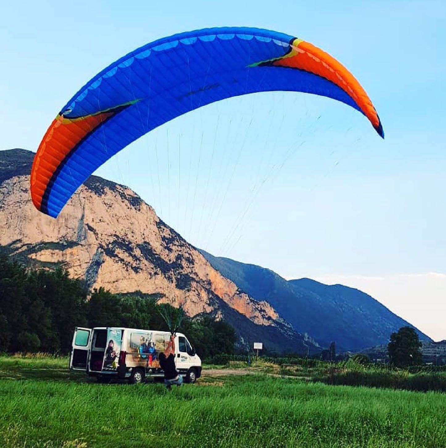 http://www.parapentorganya.net/es/vuelos-biplaza-parapente/