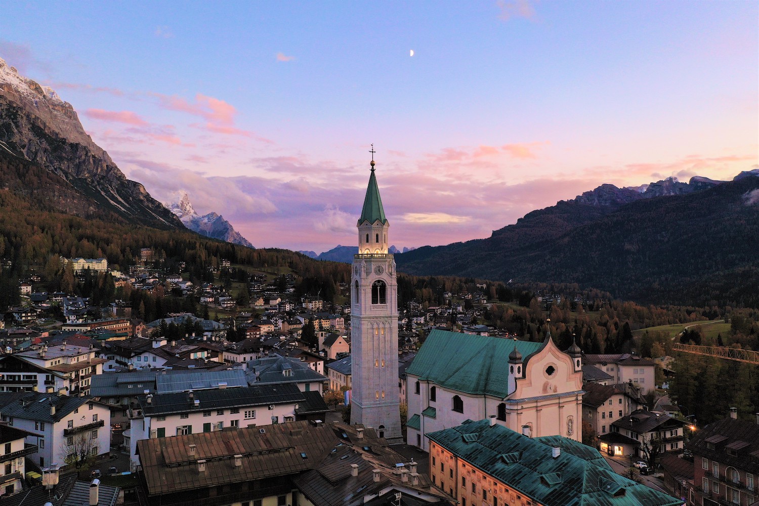 Cortina d’Ampezzo se viste con los colores de otoño de las Dolomitas