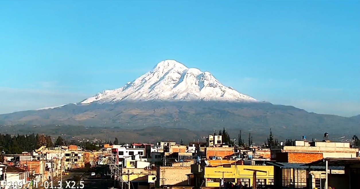 Cuatro muertos y un herido por una avalancha de hielo en el volcán Chimborazo de Ecuador