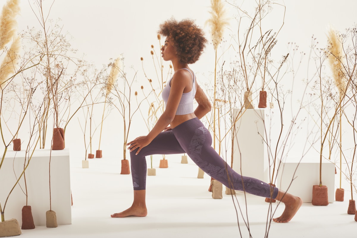 La marca de yoga Kimjaly, de Decathlon, lanza su tercera colección con un diseño inspirado en la naturaleza