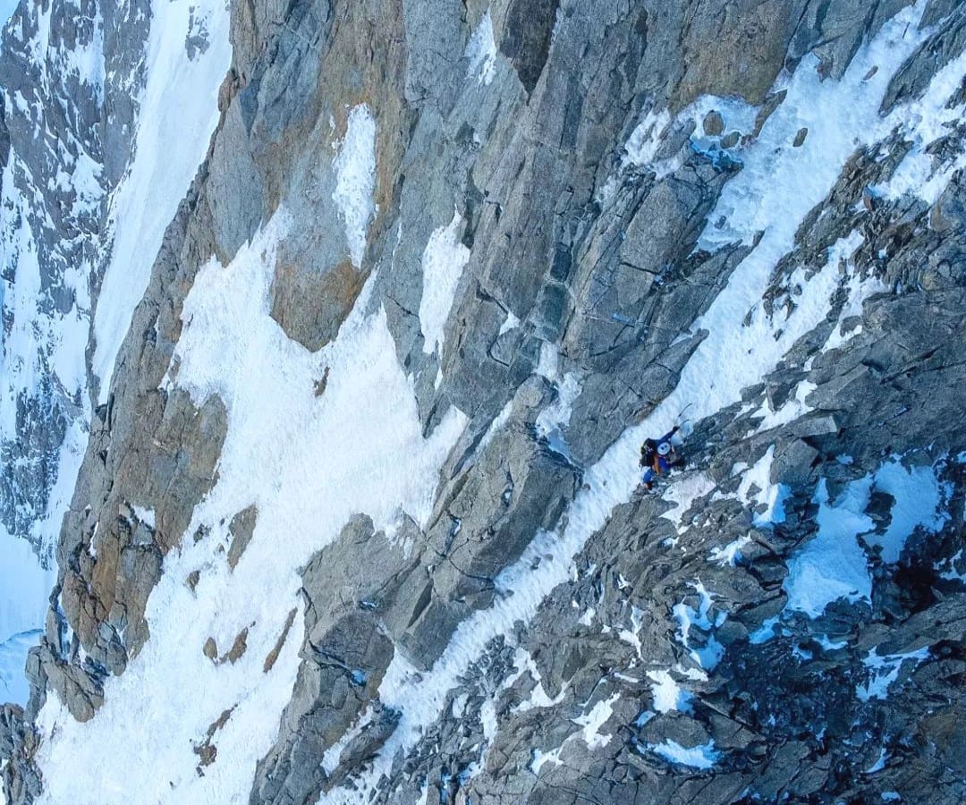 Proeza de Charles Dubouloz al completar el primer 'solo' de Grandes Jorasses (Rolling Stones), en invierno