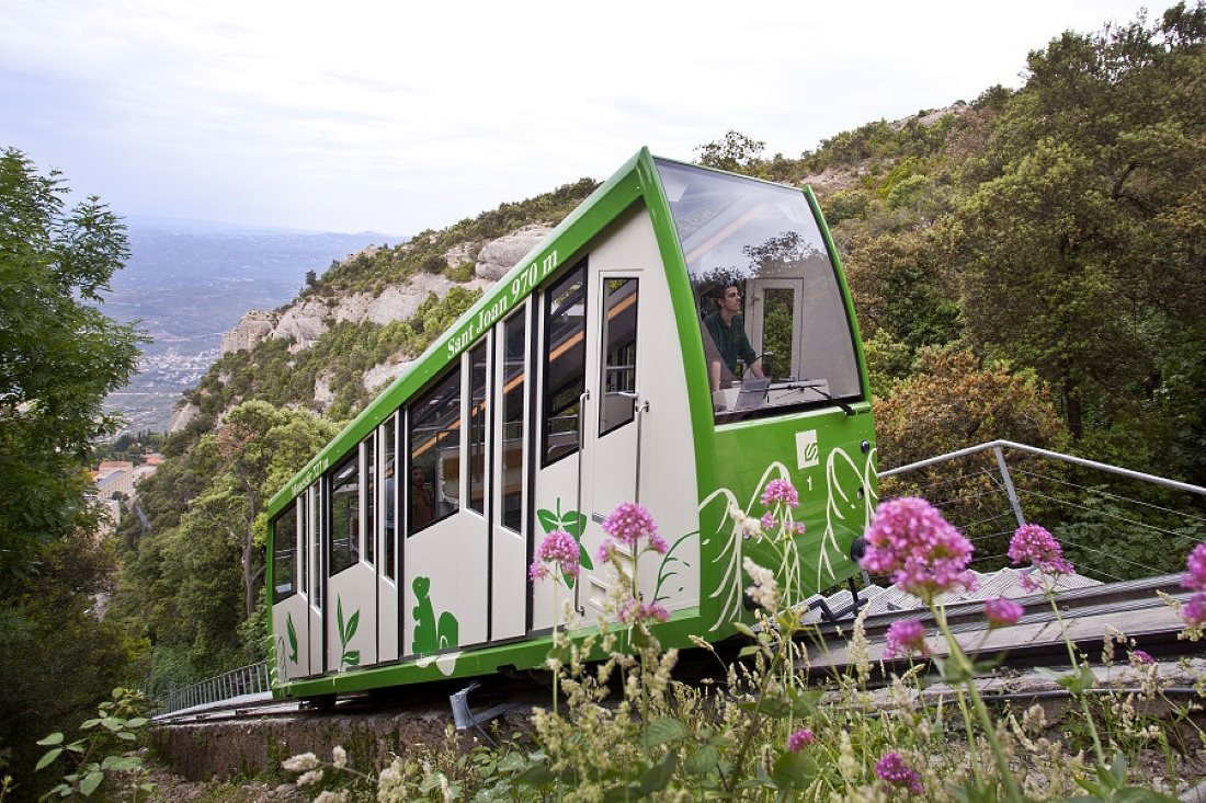 El Funicular de Sant Joan que permite subir a Montserrat vuelve a estar operativo