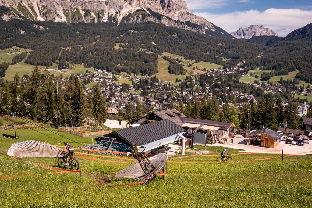 Cortina d'Ampezzo pone sus remontes en marcha para disfrutar de las Dolomitas en verano