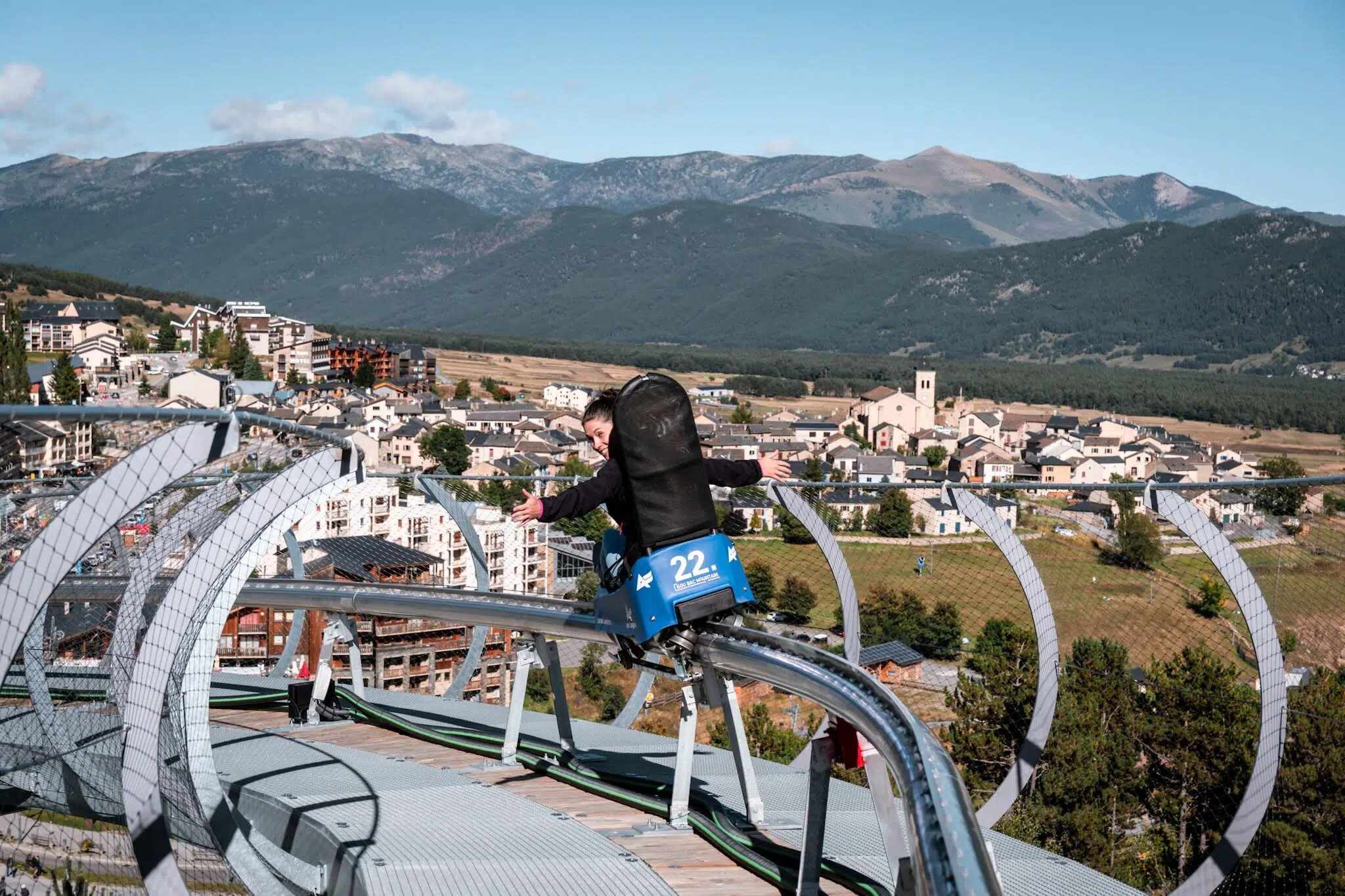 Les Angles estrena la temporada de verano con telecabinas, bikepark, toboganes y animales