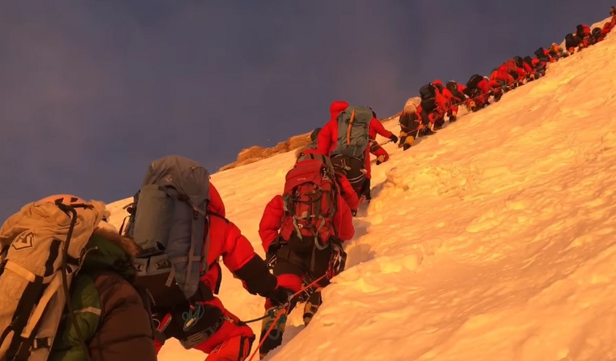 Colapso en el K2: Suben más personas en un día que en 40 años