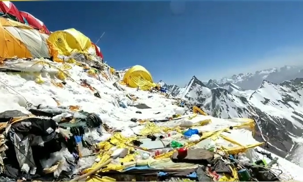  Indignación por las montañas de basura dejadas por los alpinistas en el campo base del K2