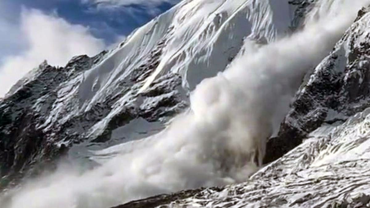 Las avalanchas ponen en riesgo las expediciones al Mansalu