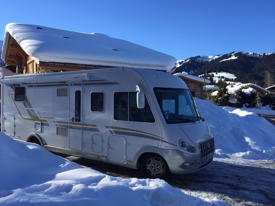 A la nieve en autocaravana: 7 lugares donde esquiar y muchos pueblos de cuento para visitar
