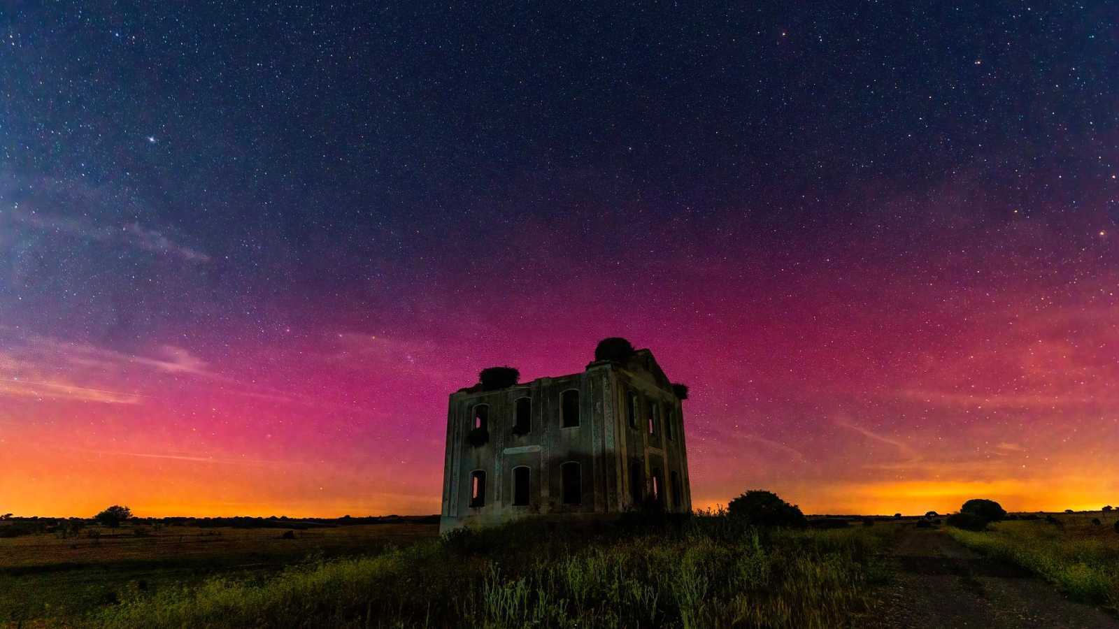 La inusual actividad solar permite ver una aurora boreal excepcional en España