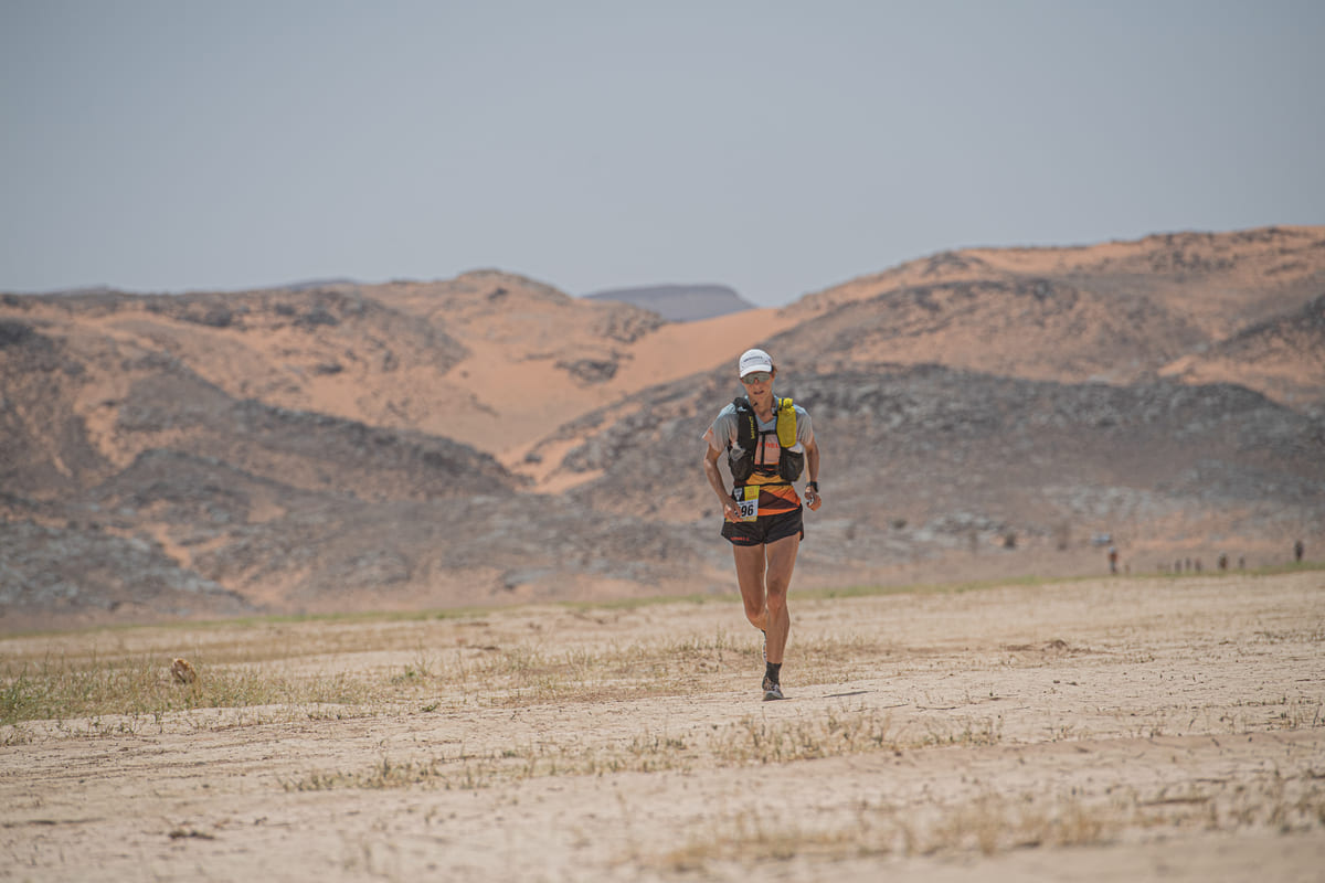 La etapa reina de 90 km en el desierto del Sahara destrona a Ragna Debats de la Marathon des Sables