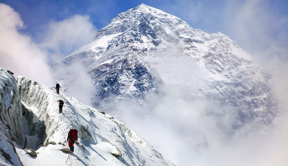 La masificación del Everest produce una trágica temporada con diez muertos