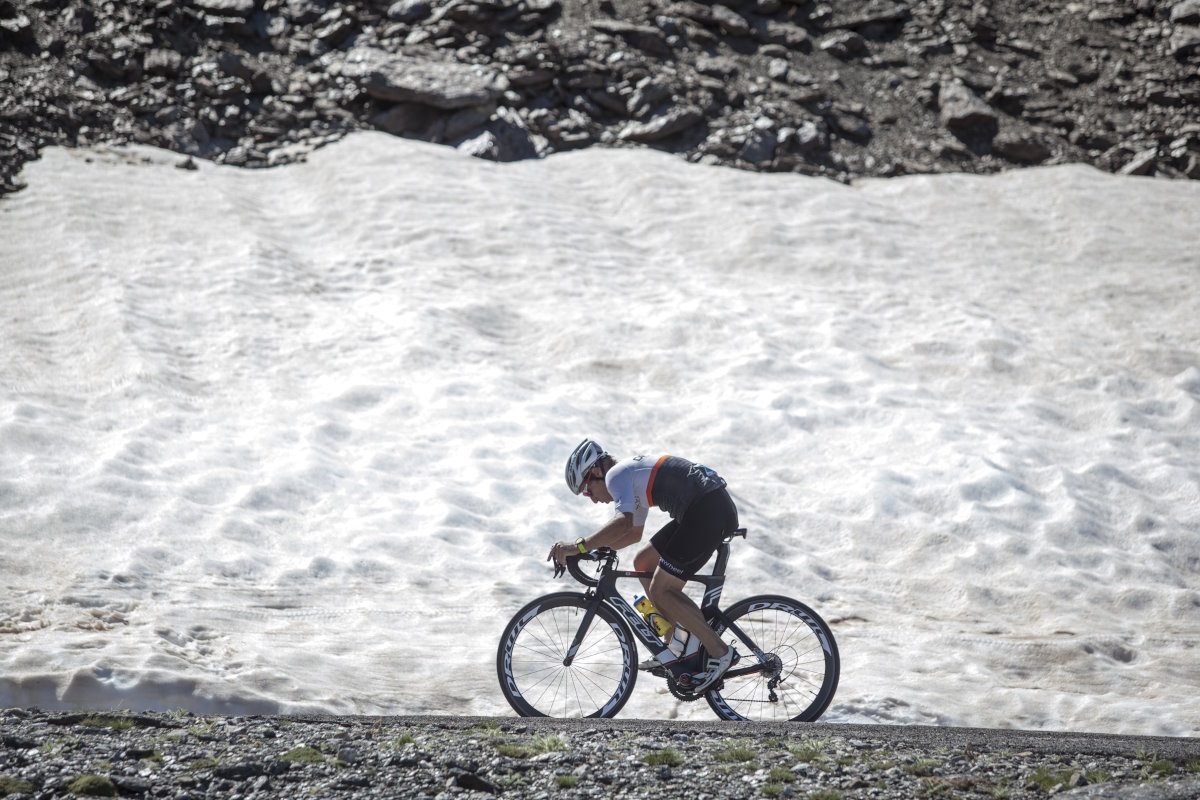 Llega la clásica Subida al Veleta con medio millar de ciclistas