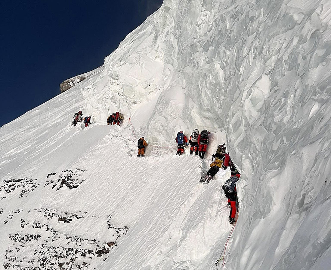 Abandonado a su suerte en el K2: 50 escaladores se niegan a ayudar al porteador de alta altitud Mohammad Hassan
