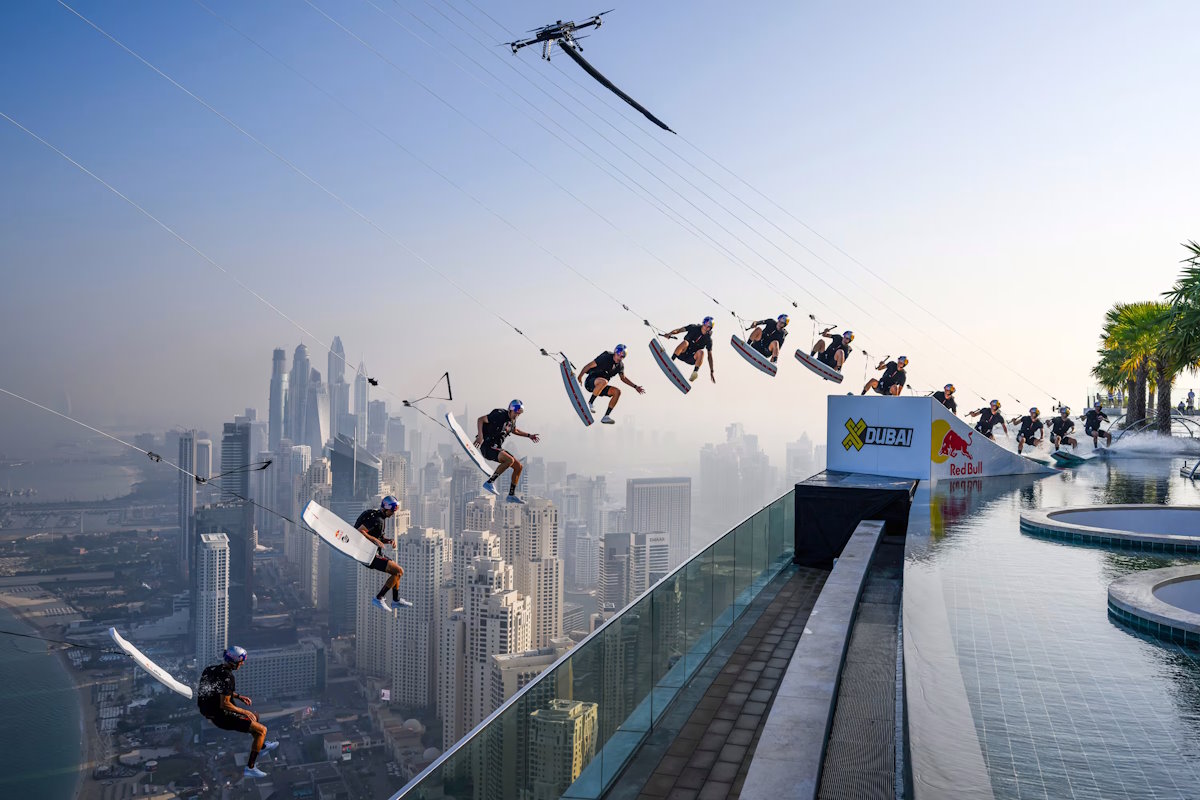 Red Bull rompe barreras con su última hazaña: Wakeskating con drones en la piscina infinita del rascacielos de Dubai