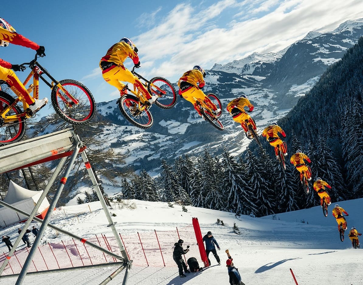 Increíble hazaña de ciclista austríaco descendiendo una de las pista de esquí más peligrosas del planeta en bicicleta