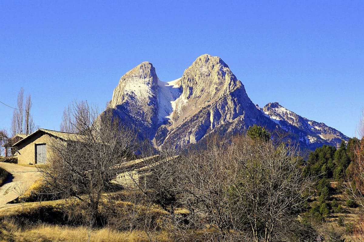 Fallece un senderista en el Pedraforca al resbalar y precipitarse por una pendiente helada