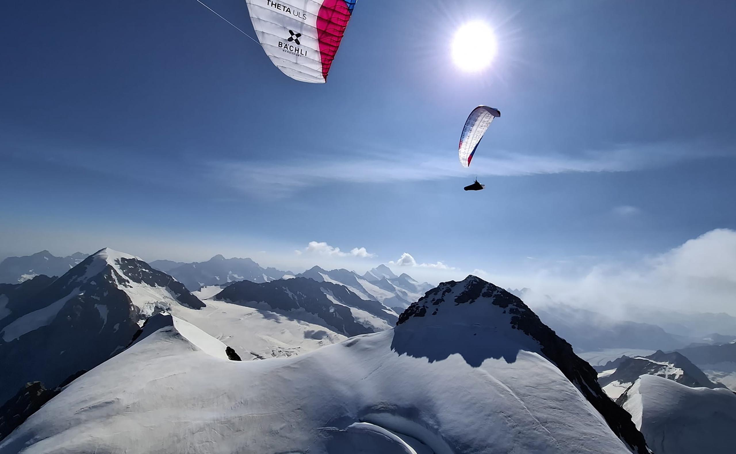 Aventura épica: escalan y vuelan 82 picos de 4.000 metros en los Alpes
