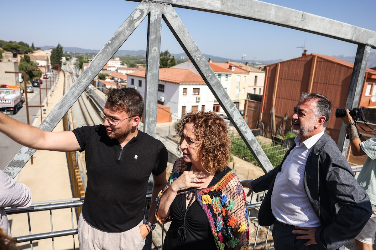 FGC y el Ayuntamiento de Masquefa finalizan la mejora del paso a nivel para el uso de los peatones