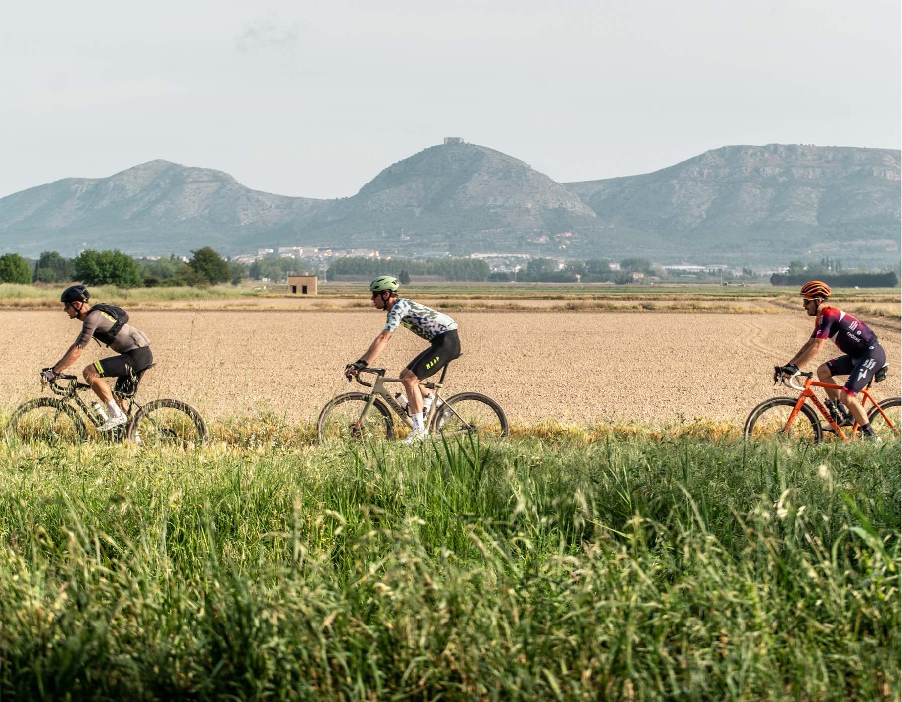 El auge del ciclismo gravel: la aventura y libertad sobre dos ruedas conquista a los ciclistas