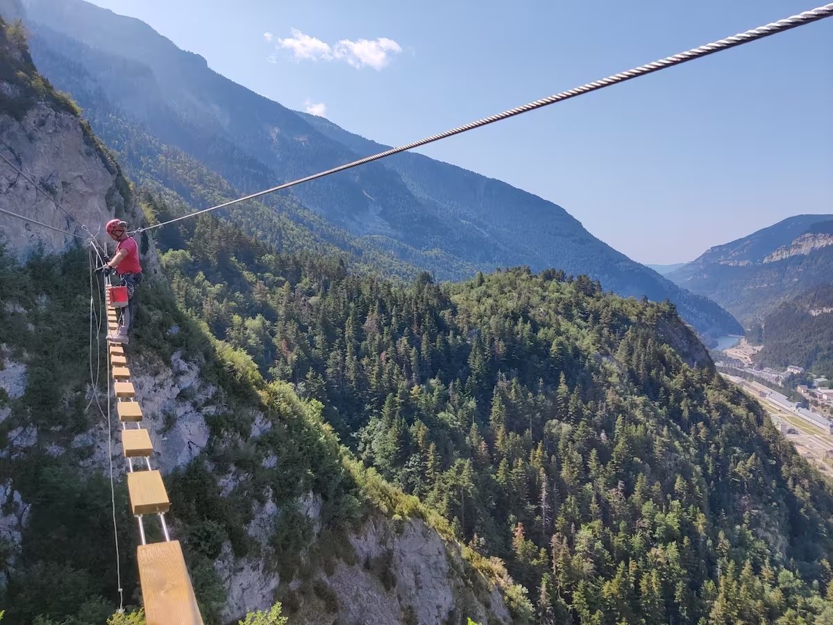 La nueva vía ferrata en Canfranc abre un desafío vertical en el corazón del Pirineo