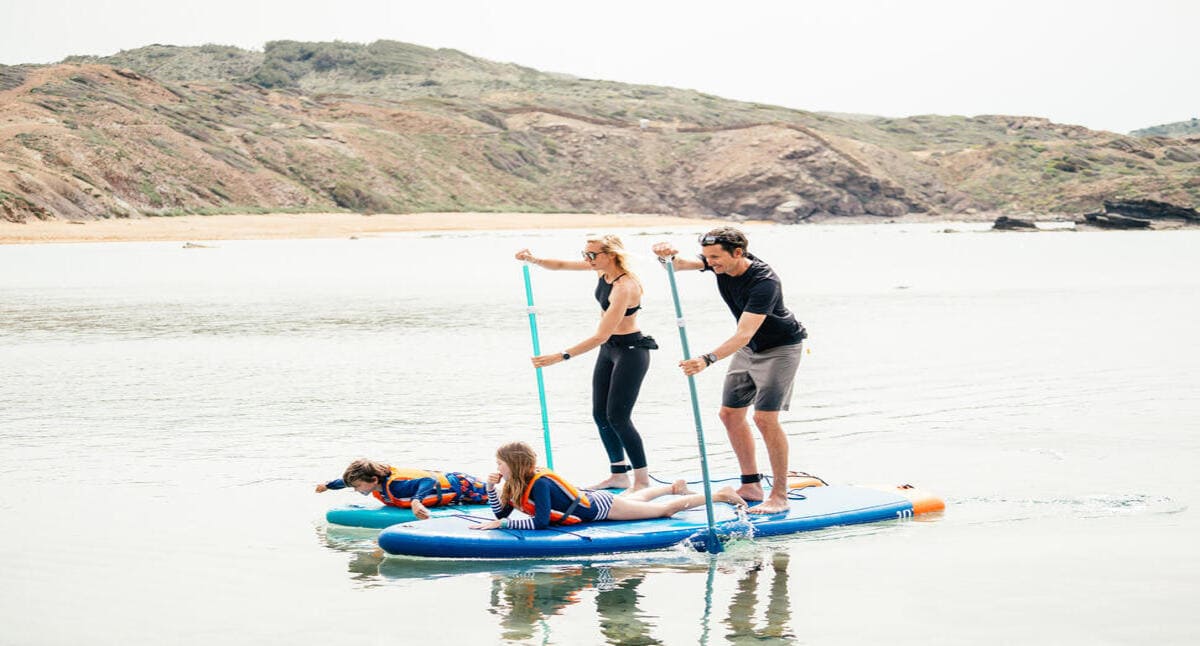 Así es la tabla de paddle surf de Decathlon: hinchable, ligera y compacta 