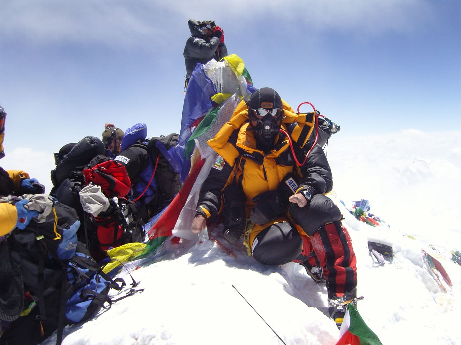 El Everest retrasa sus restricciones y abre la veda a subir a la cima del mundo esta primavera
