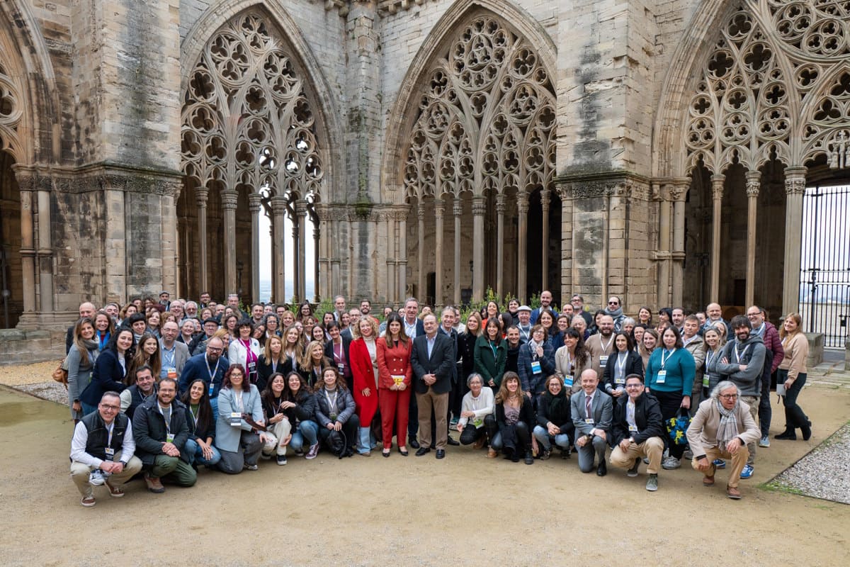 El Grand Tour de Catalunya DAY reúne a expertos para promover el turismo en Lleida. (Foto de grupo en la Seu Vella)