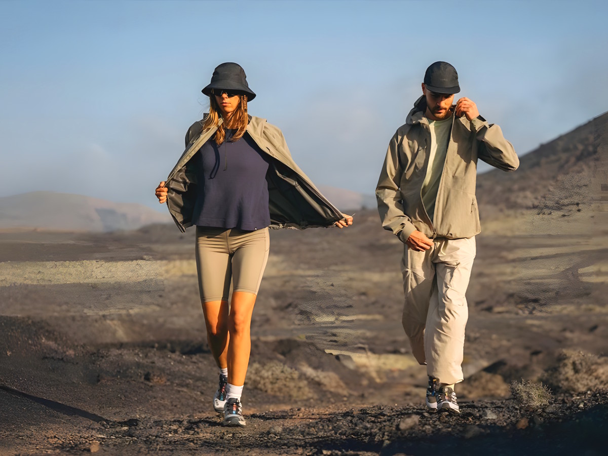 Factores clave para elegir una chaqueta impermeable, cortavientos o de plumas