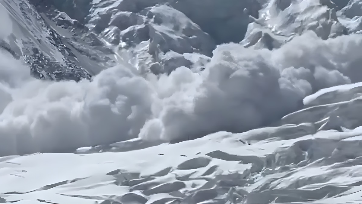 Dos sherpas desaparecidos tras una avalancha en el Annapurna mientras transportaban oxígeno