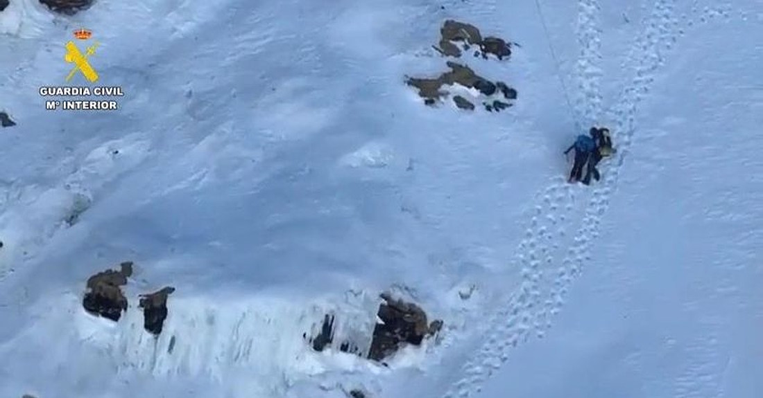 Rescate en helicóptero en el Goterón tras la caída de tres alpinistas