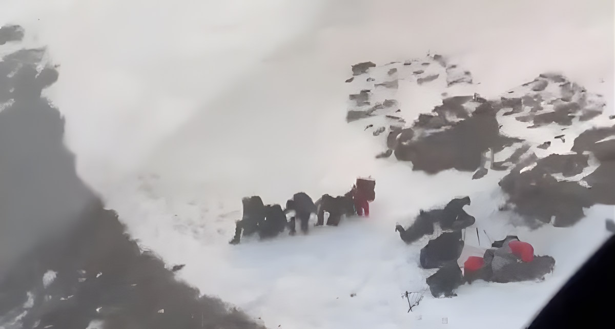 Rescatados 17 jóvenes excursionistas atrapados en el Cerro de los Machos (Granada)