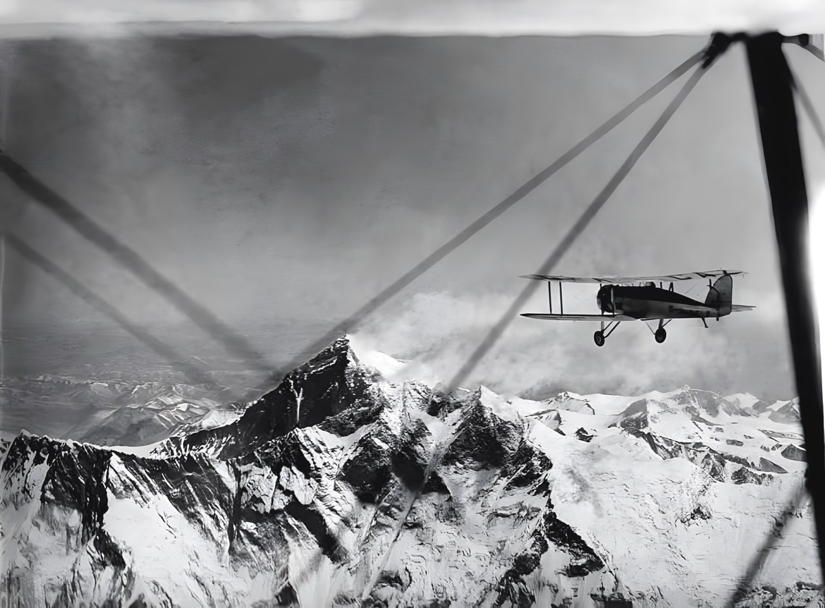 El primer vuelo sobre el Everest cumple 92 años