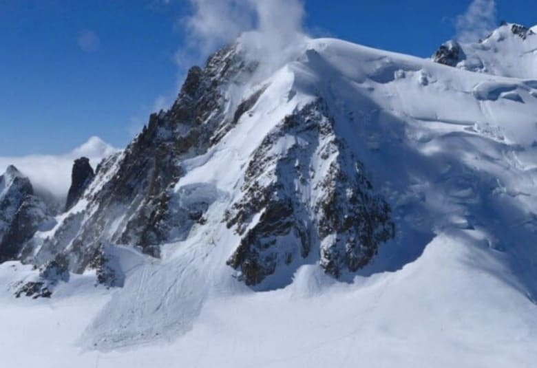 La caída de un sérac en el Mont Blanc du Tacul desata un alud que sepulta a dos alpinistas