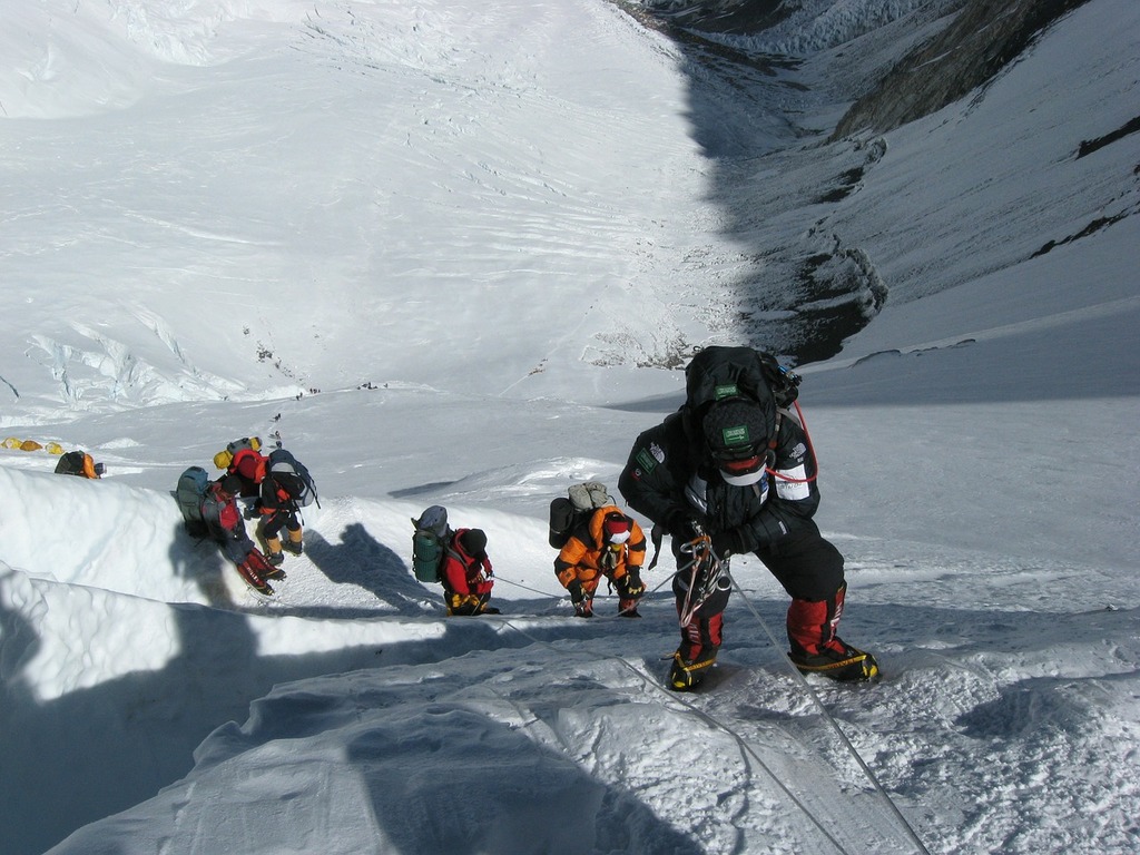 Nepal prohibirá subir al Everest a los escaladores que no hayan logrado antes un 7.000 