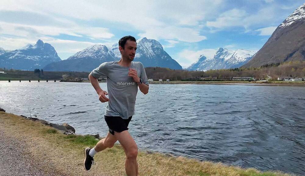 Kilian Jornet se entrena a 45 °C para preparar la Western States 100, su reto más caluroso
