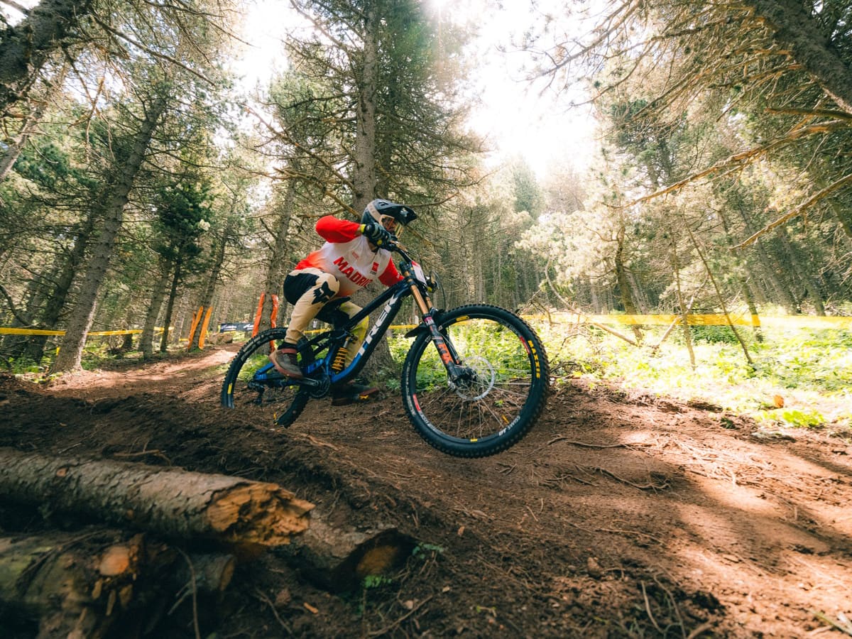 Castellanos y Menéndez reinan en La Molina: campeones de España de Descenso 2025