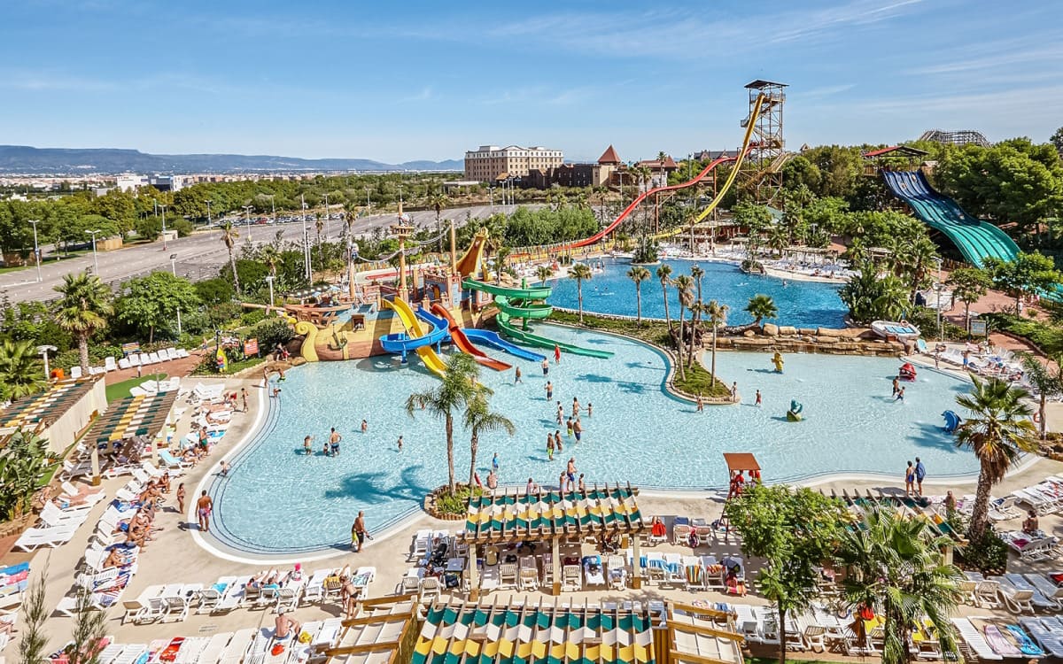 Los 10  mejores parques de atracciones para escaparse este verano