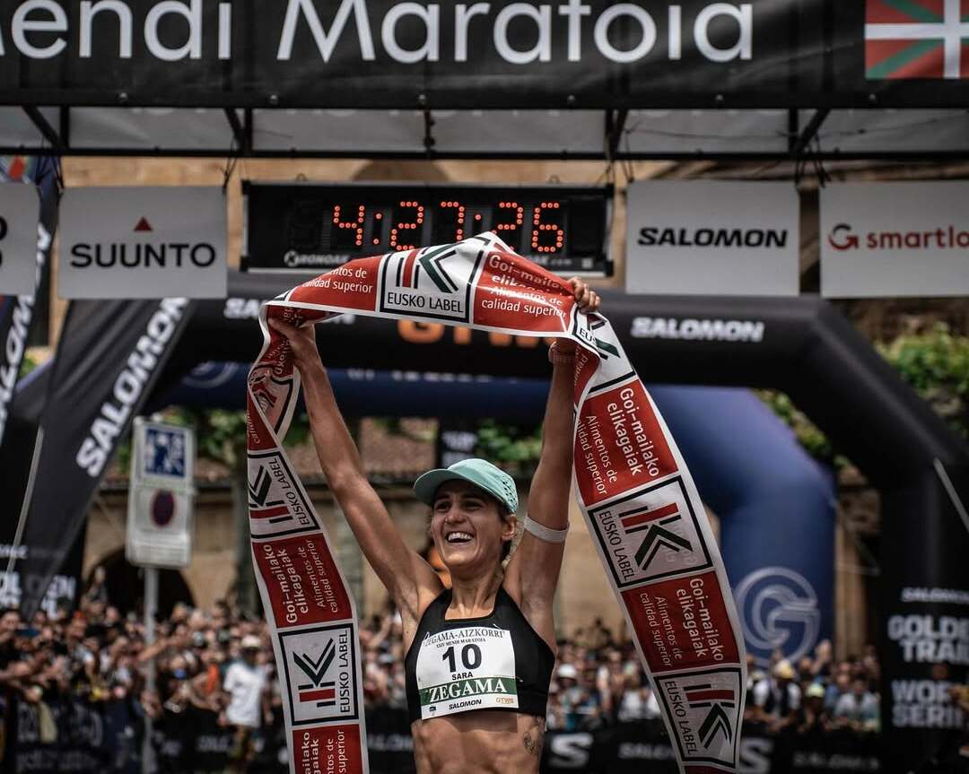 Una vaca embiste a la corredora que ganó Zegama entrenando en el Pirineo y la deja sin UTMB