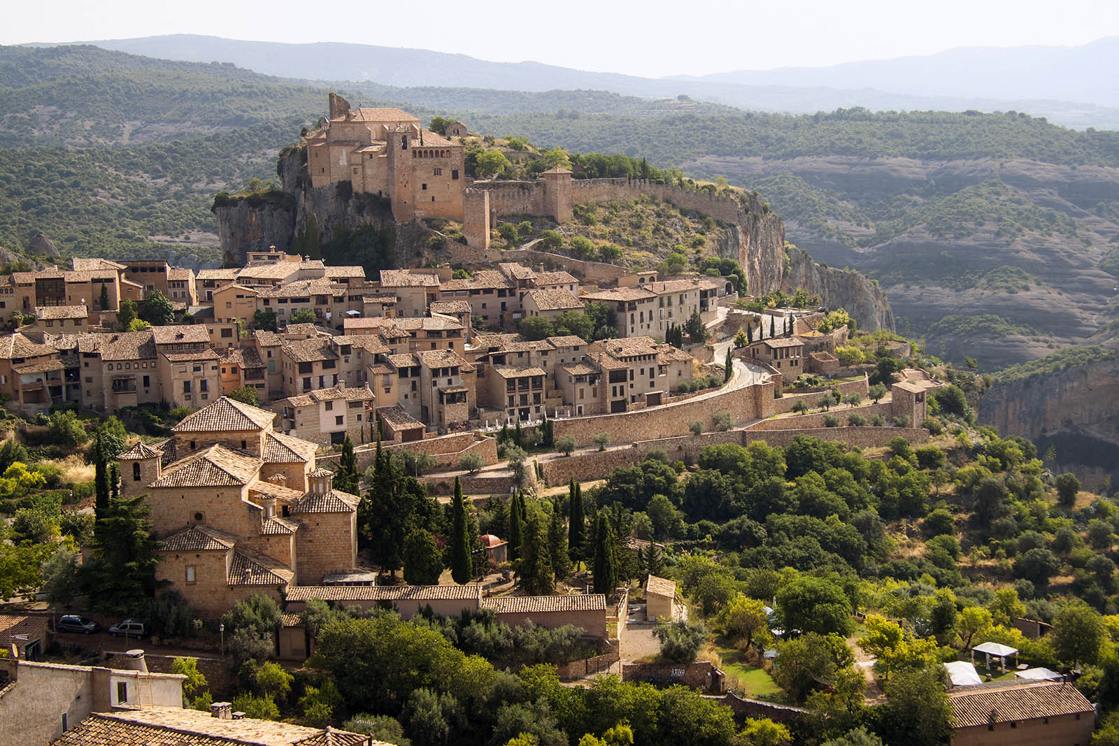 Alquezar-somontano-wikipedia-org.jpg